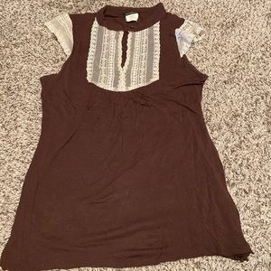 Cute and lightweight brown shirt with beautiful netting!